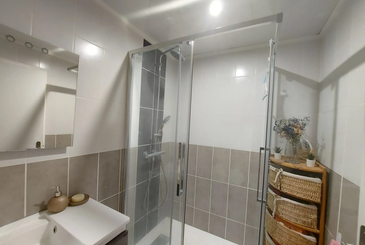 Appartement 4 pièces en centre-ville de Mantes-la-Ville avec parking 