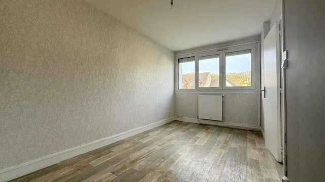 Appartement 4 pièces avec cave à Rantigny proche gare et commodités 