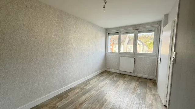 Appartement 4 pièces avec cave à Rantigny proche gare et commodités 