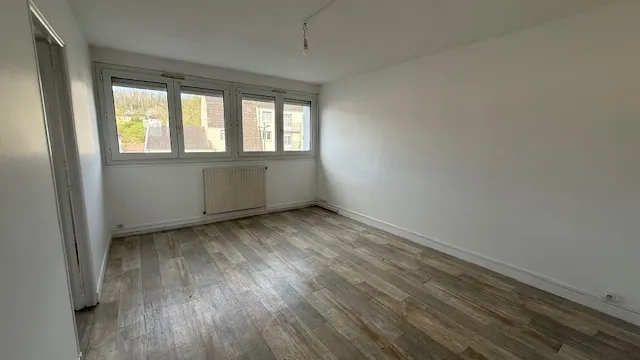 Appartement 4 pièces avec cave à Rantigny proche gare et commodités 