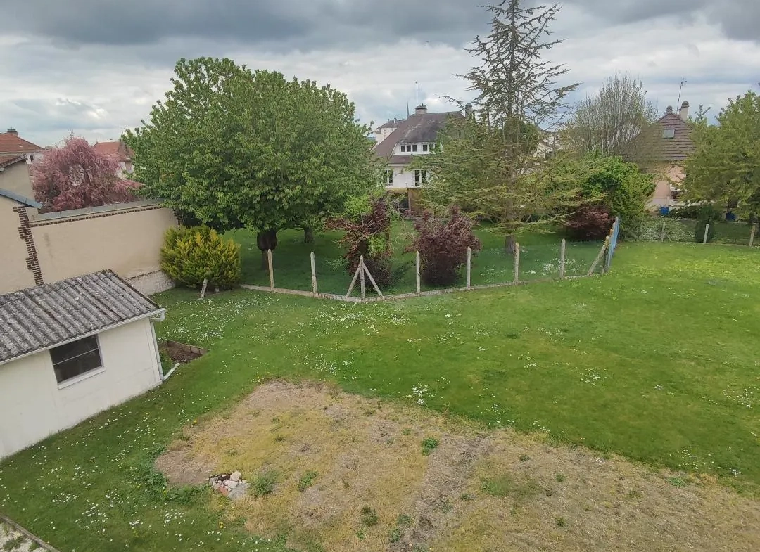 Maison de 85 m² à vendre à Saint André Les Vergers, 2 chambres, jardin arboré 