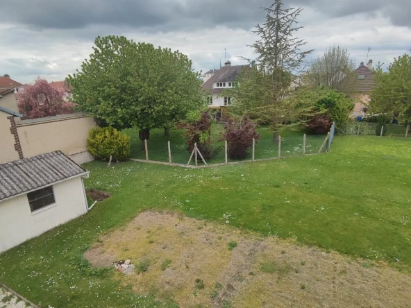 Maison de 85 m² à vendre à Saint André Les Vergers, 2 chambres, jardin arboré 