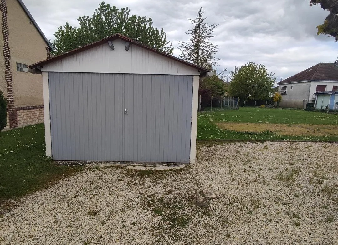 Maison de 85 m² à vendre à Saint André Les Vergers, 2 chambres, jardin arboré 