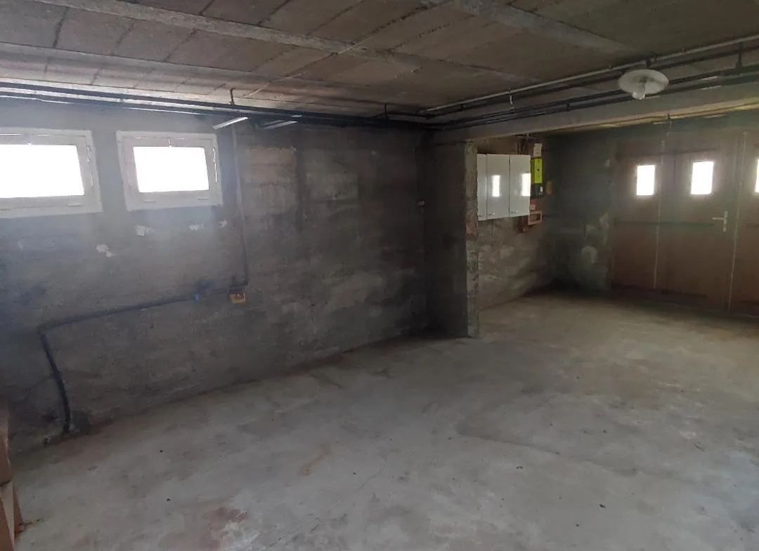 Maison de 85 m² à vendre à Saint André Les Vergers, 2 chambres, jardin arboré 