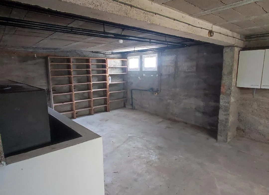 Maison de 85 m² à vendre à Saint André Les Vergers, 2 chambres, jardin arboré 