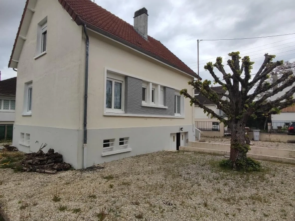 Maison de 85 m² à vendre à Saint André Les Vergers, 2 chambres, jardin arboré 