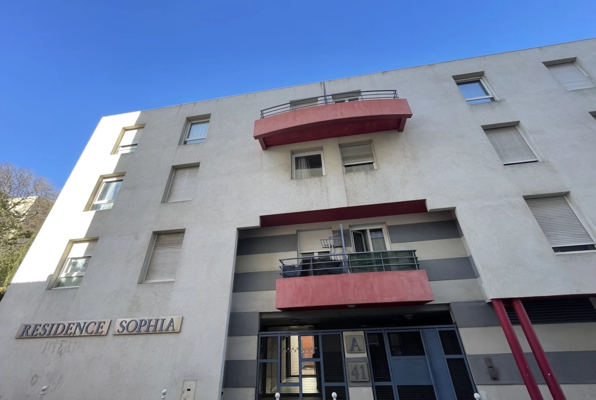 Studio à Toulon de 21,3 m² avec bail loué, idéal investissement 