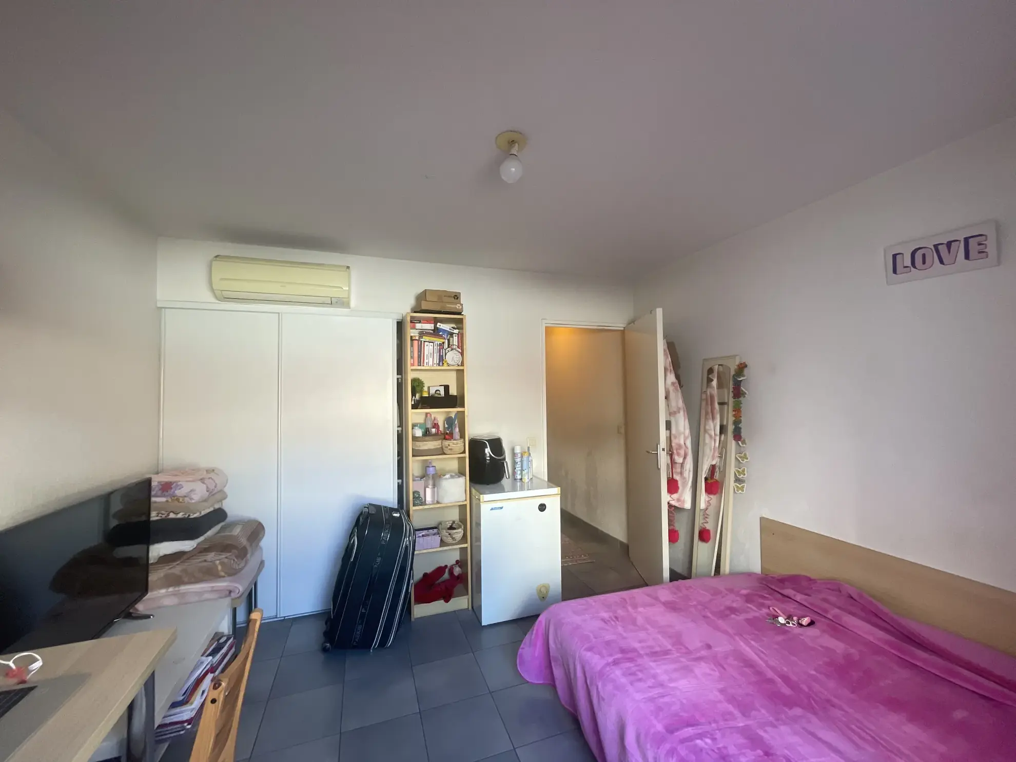 Studio à Toulon de 21,3 m² avec bail loué, idéal investissement 