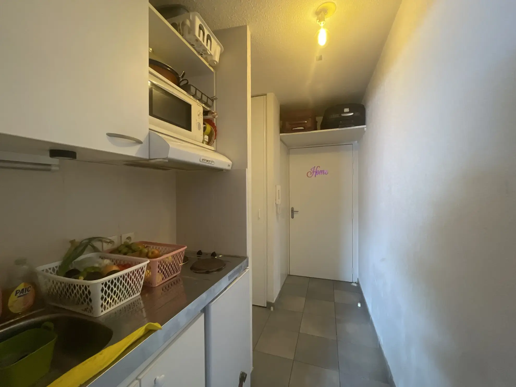 Studio à Toulon de 21,3 m² avec bail loué, idéal investissement 