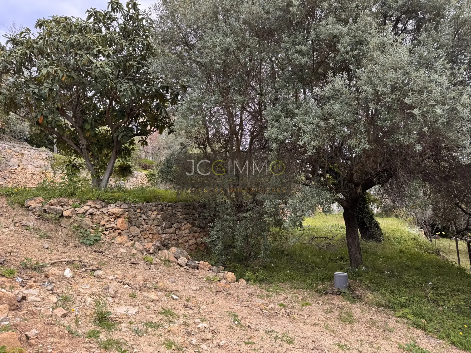 Terrain constructible de 500 m² avec vue dominante à Ollioules 