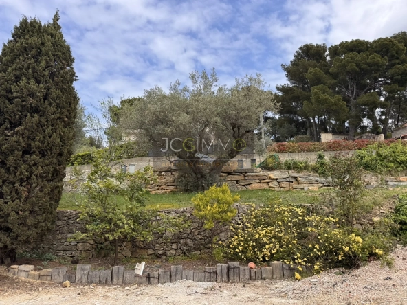 Terrain constructible de 500 m² avec vue dominante à Ollioules