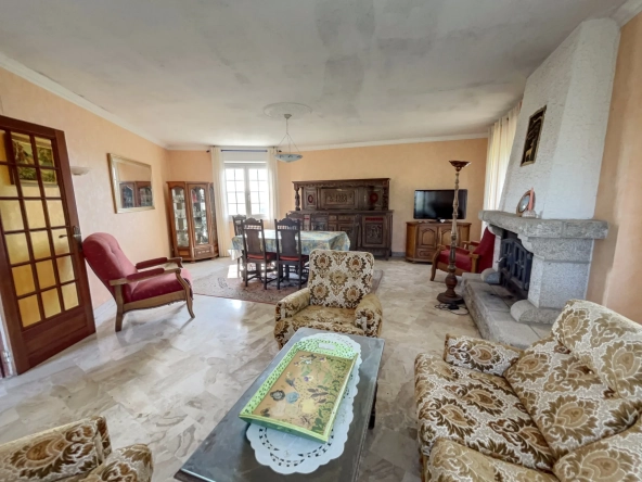Maison de campagne à Plumeliau Bieuzy avec grand potentiel de rénovation 