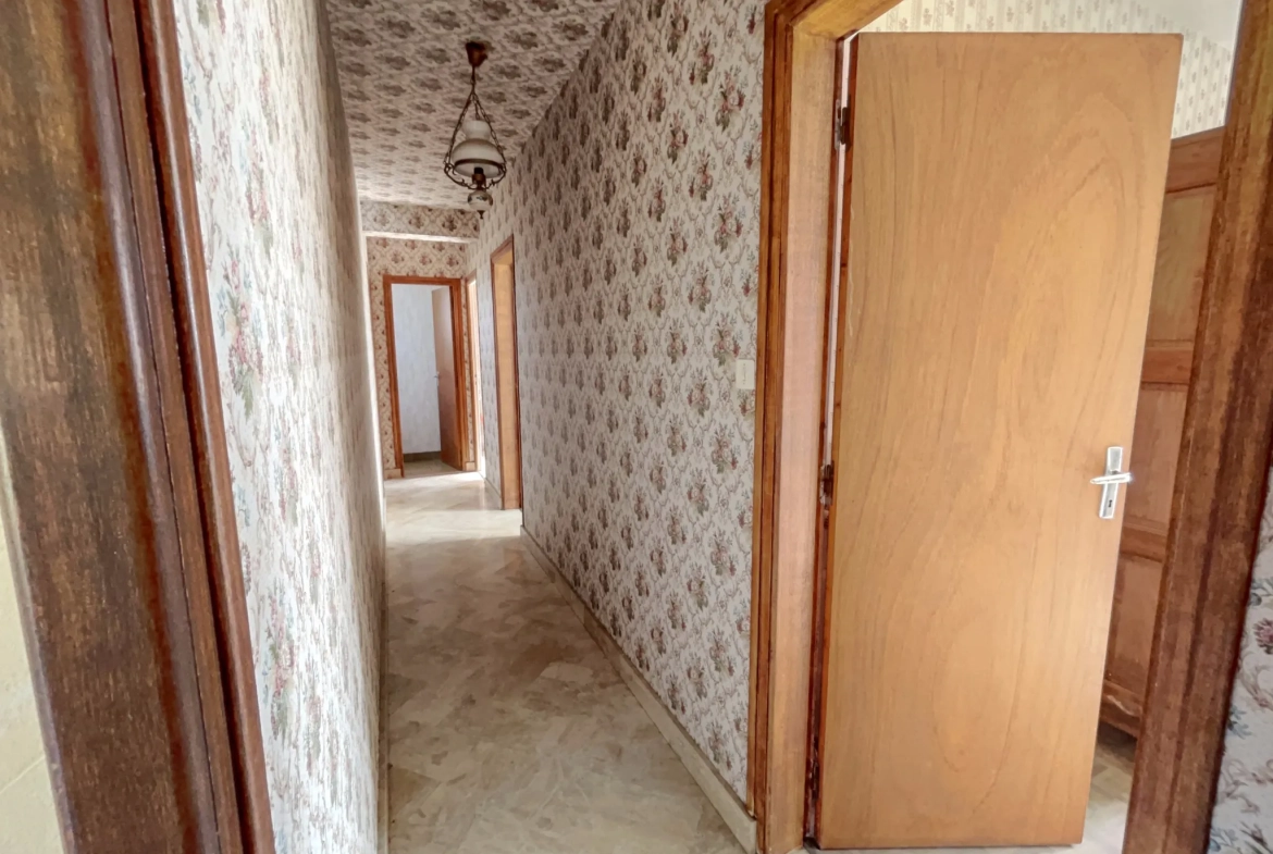 Maison de campagne à Plumeliau Bieuzy avec grand potentiel de rénovation 
