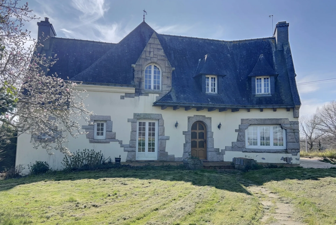 Maison de campagne à Plumeliau Bieuzy avec grand potentiel de rénovation 