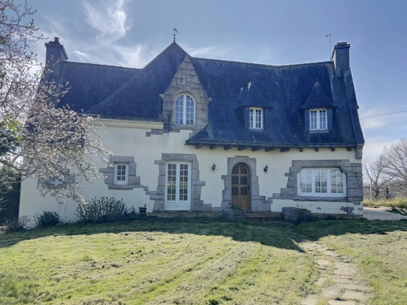 Maison de campagne à Plumeliau Bieuzy avec grand potentiel de rénovation