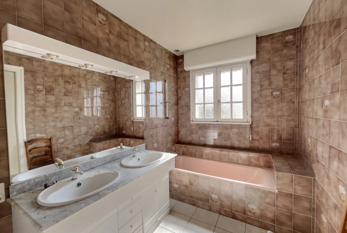 Maison de campagne à Plumeliau Bieuzy avec grand potentiel de rénovation 