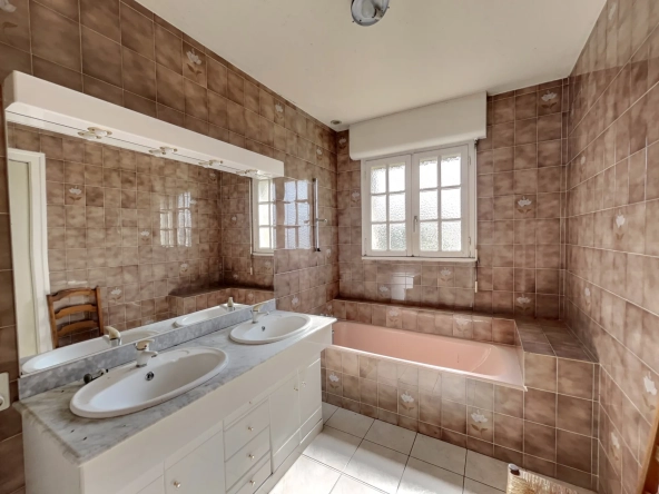 Maison de campagne à Plumeliau Bieuzy avec grand potentiel de rénovation 