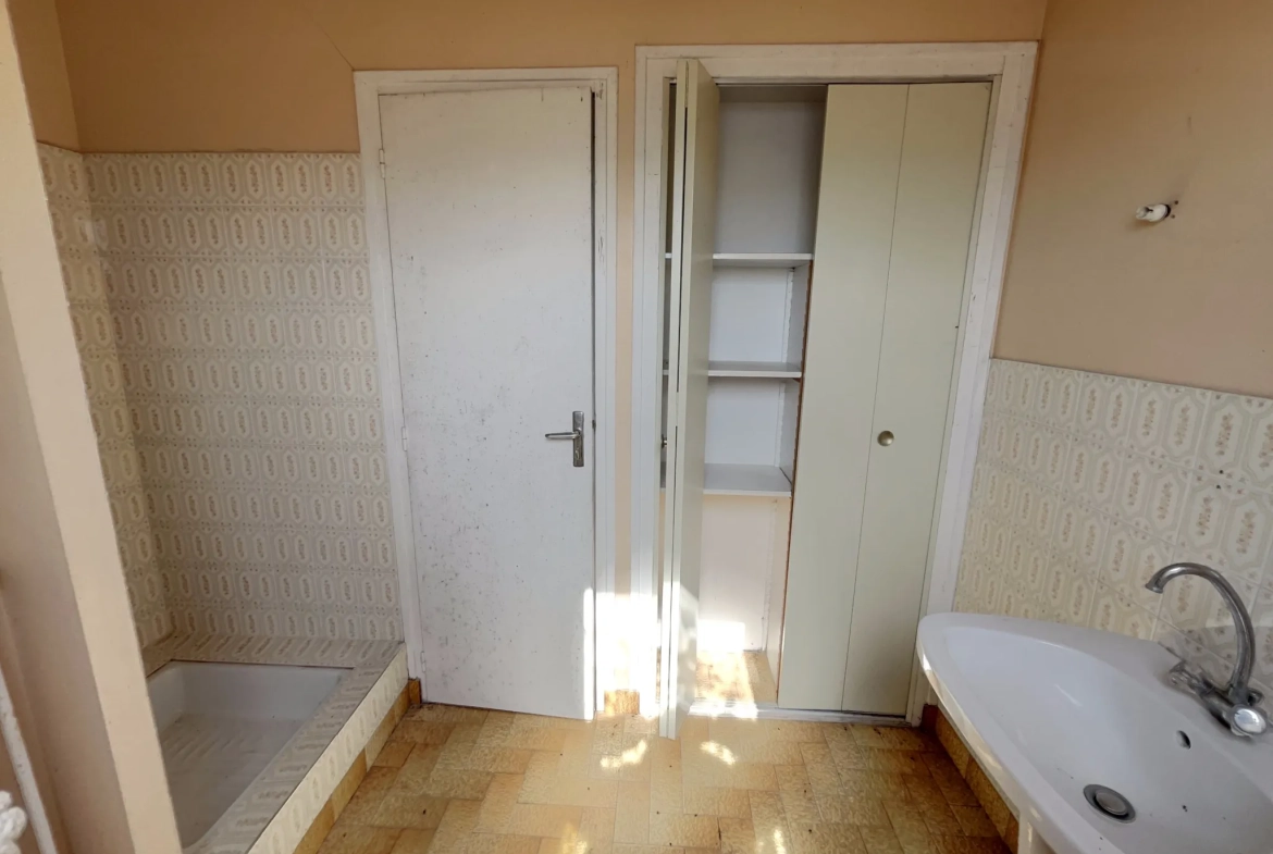 Maison de campagne à Plumeliau Bieuzy avec grand potentiel de rénovation 