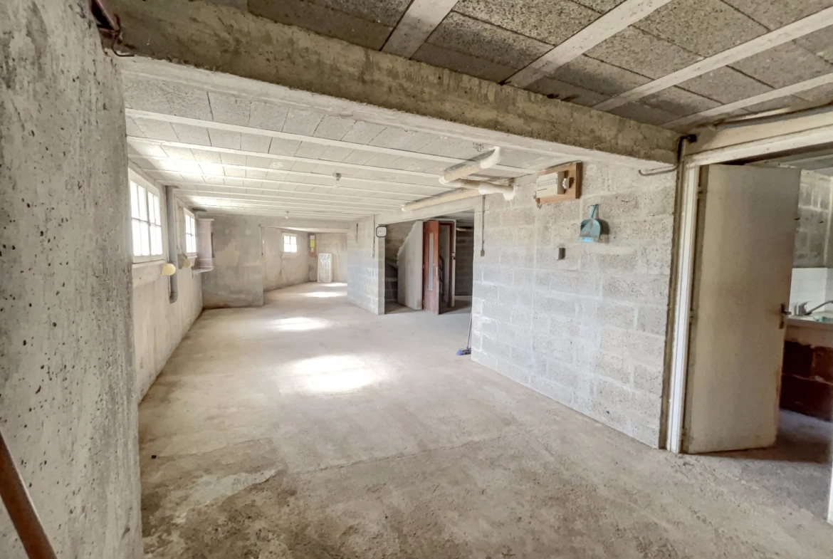 Maison de campagne à Plumeliau Bieuzy avec grand potentiel de rénovation 