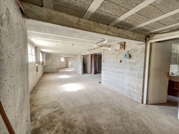 Maison de campagne à Plumeliau Bieuzy avec grand potentiel de rénovation 