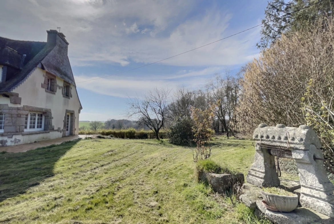 Maison de campagne à Plumeliau Bieuzy avec grand potentiel de rénovation 