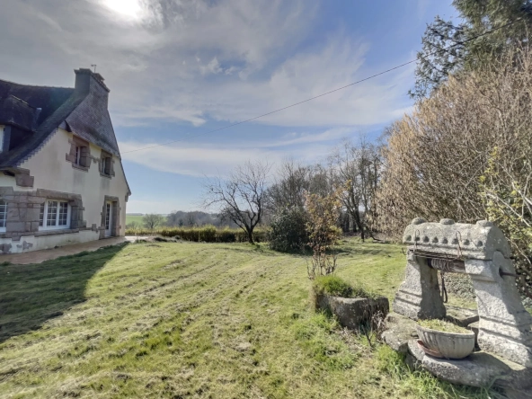 Maison de campagne à Plumeliau Bieuzy avec grand potentiel de rénovation 