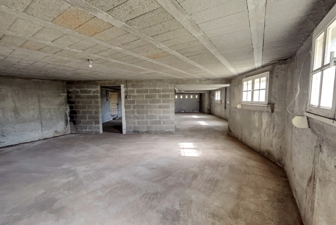 Maison de campagne à Plumeliau Bieuzy avec grand potentiel de rénovation 