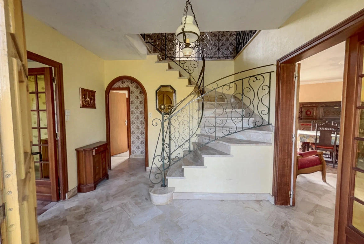 Maison de campagne à Plumeliau Bieuzy avec grand potentiel de rénovation 