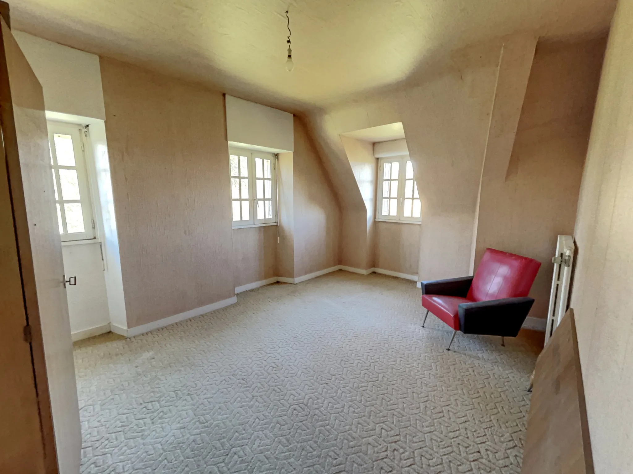Maison de campagne à Plumeliau Bieuzy avec grand potentiel de rénovation 