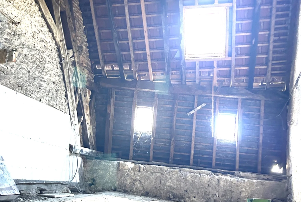 Maison individuelle en Nièvre avec cour et potentiel d'agrandissement 