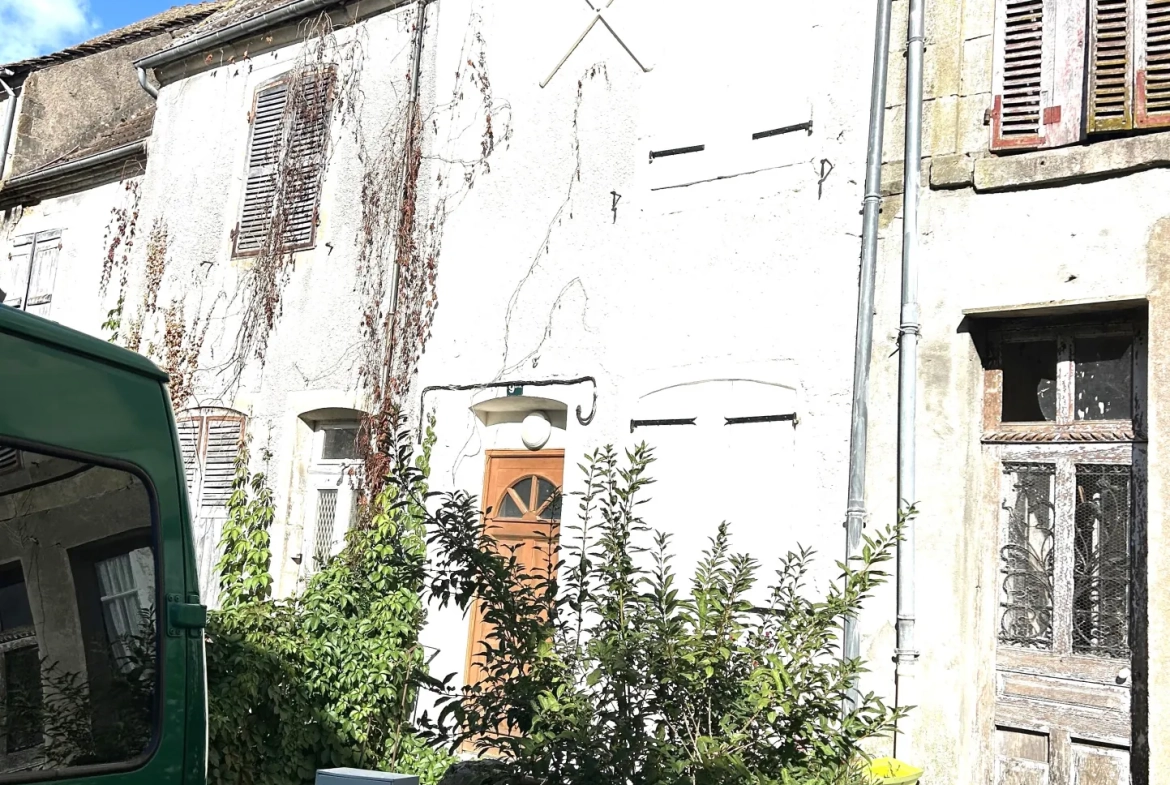 Maison individuelle en Nièvre avec cour et potentiel d'agrandissement 