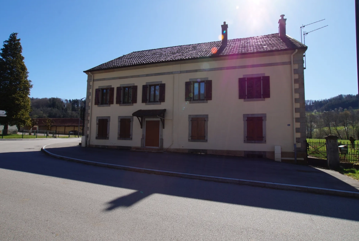 Ferme ancienne de 1904 avec dépendances et terrain attenant près du Val d'Ajol 