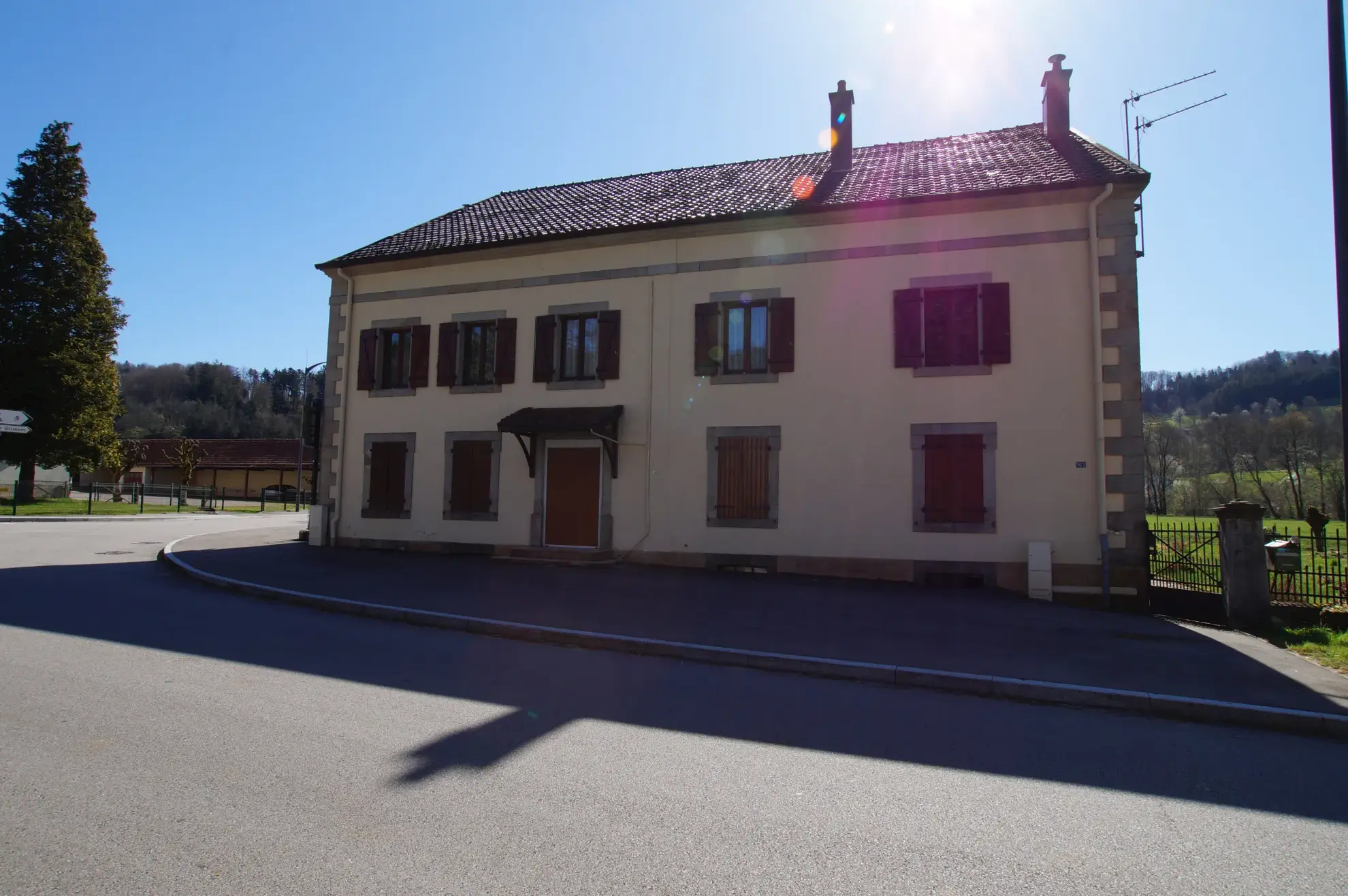 Ferme ancienne de 1904 avec dépendances et terrain attenant près du Val d'Ajol 