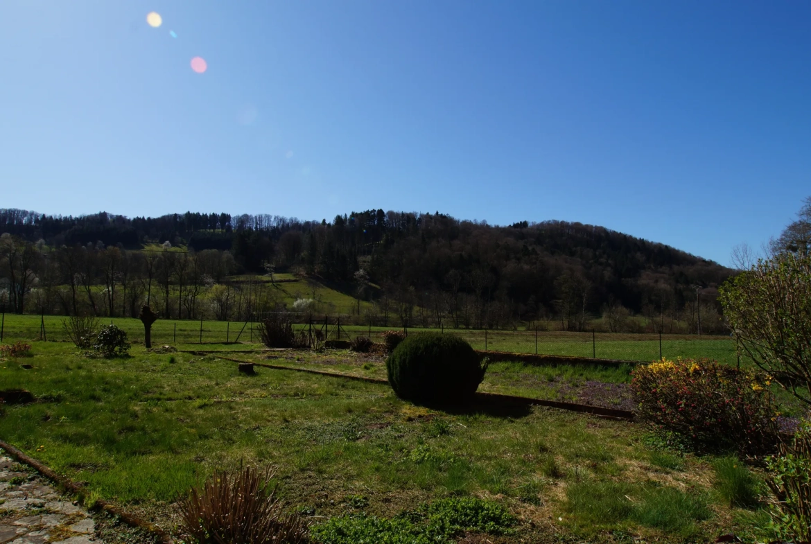 Ferme ancienne de 1904 avec dépendances et terrain attenant près du Val d'Ajol 