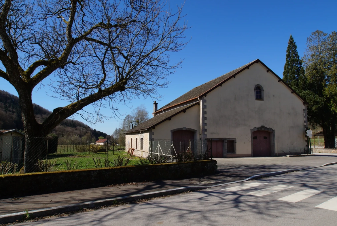 Ferme ancienne de 1904 avec dépendances et terrain attenant près du Val d'Ajol 