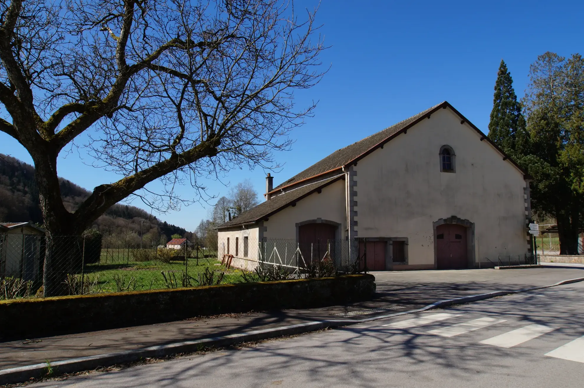 Ferme ancienne de 1904 avec dépendances et terrain attenant près du Val d'Ajol 