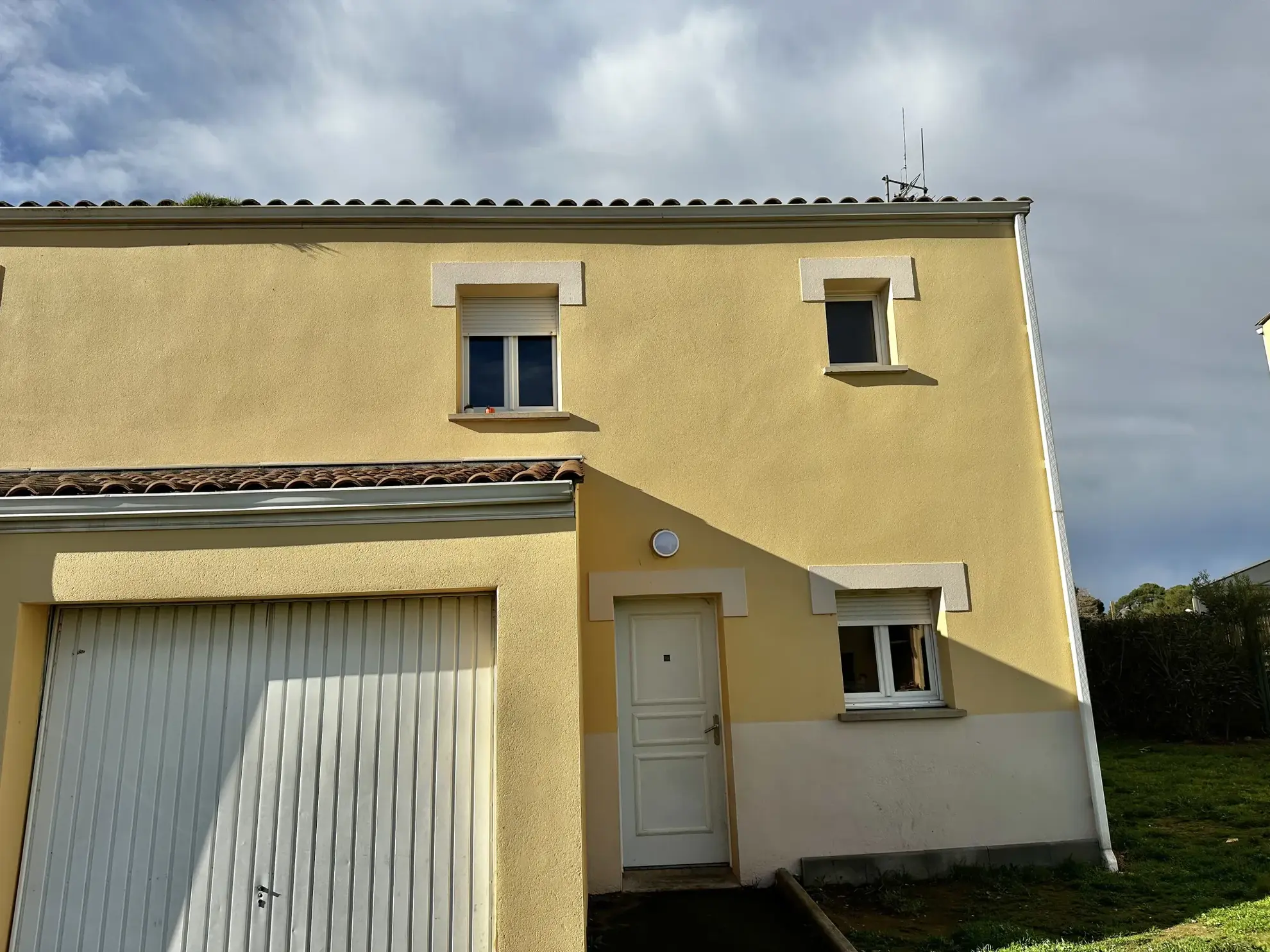 Maison à vendre à Capendu avec 3 chambres, garage et location en cours – proche toutes commodités 