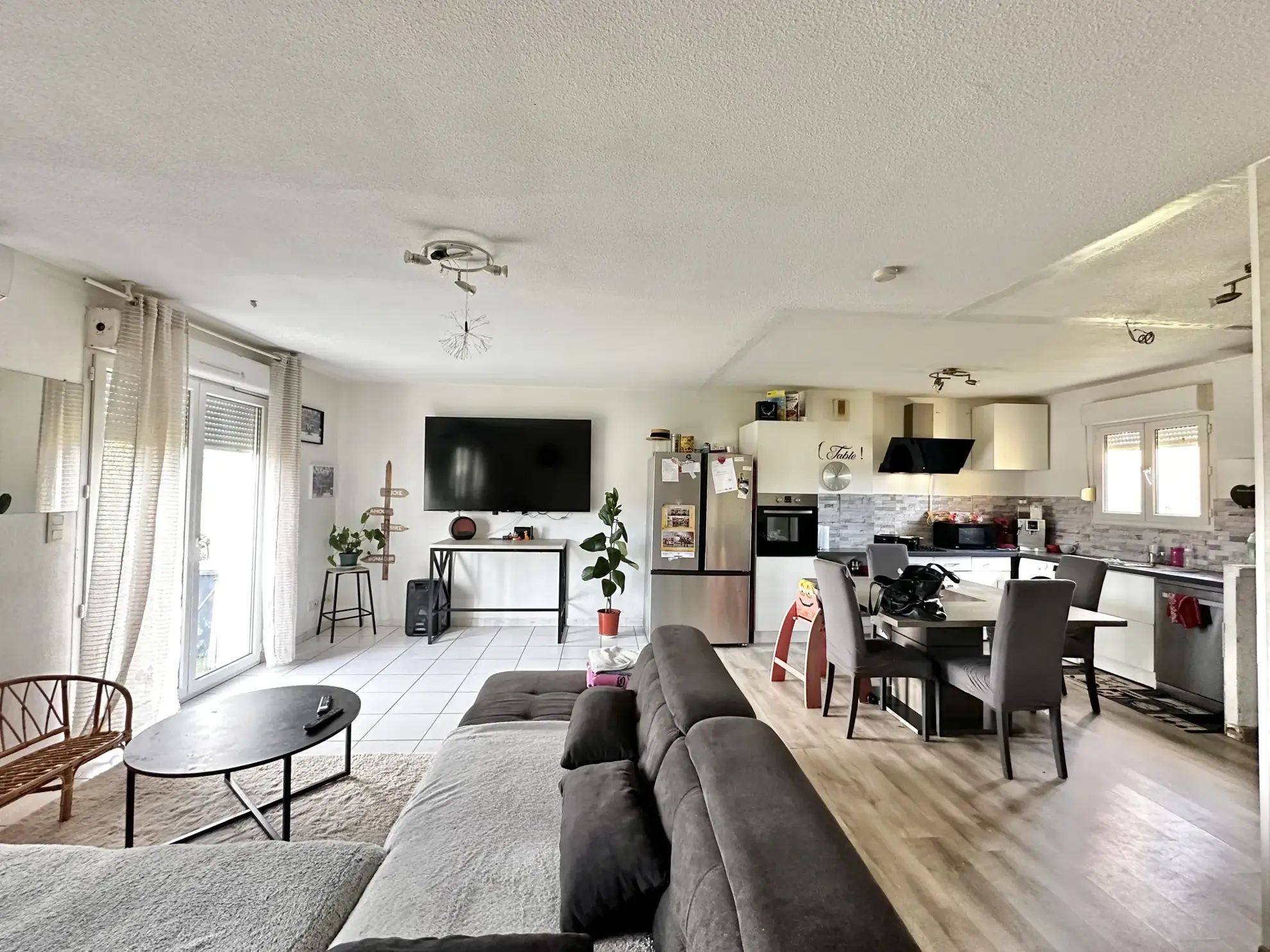 Maison à vendre à Capendu avec 3 chambres, garage et location en cours – proche toutes commodités 