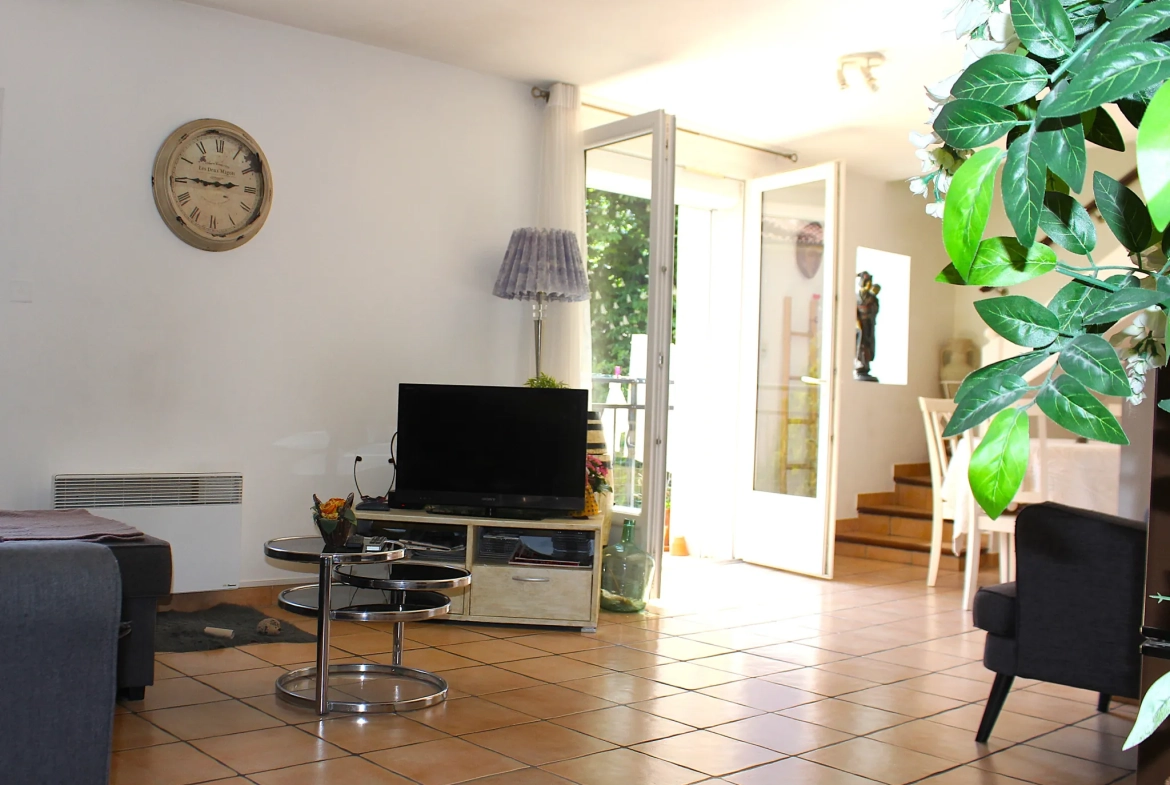 Bel appartement duplex de 3 pièces avec balcon à Sollies-Pont 