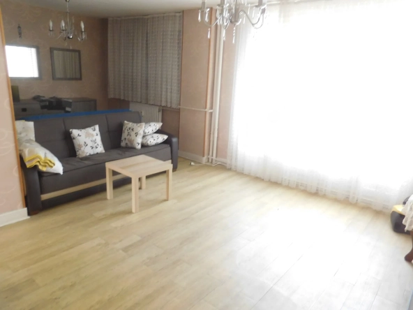 Appartement T4 à Lille avec parking et cave, proche métro et Grand Palais