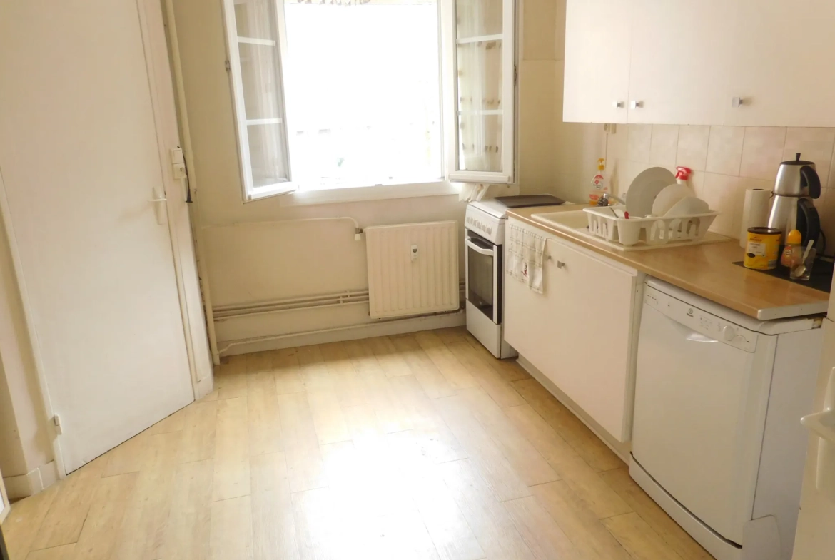 Appartement T4 à Lille avec parking et cave, proche métro et Grand Palais 