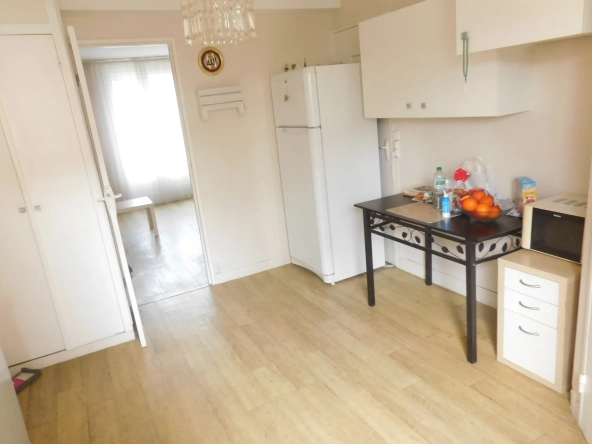Appartement T4 à Lille avec parking et cave, proche métro et Grand Palais 