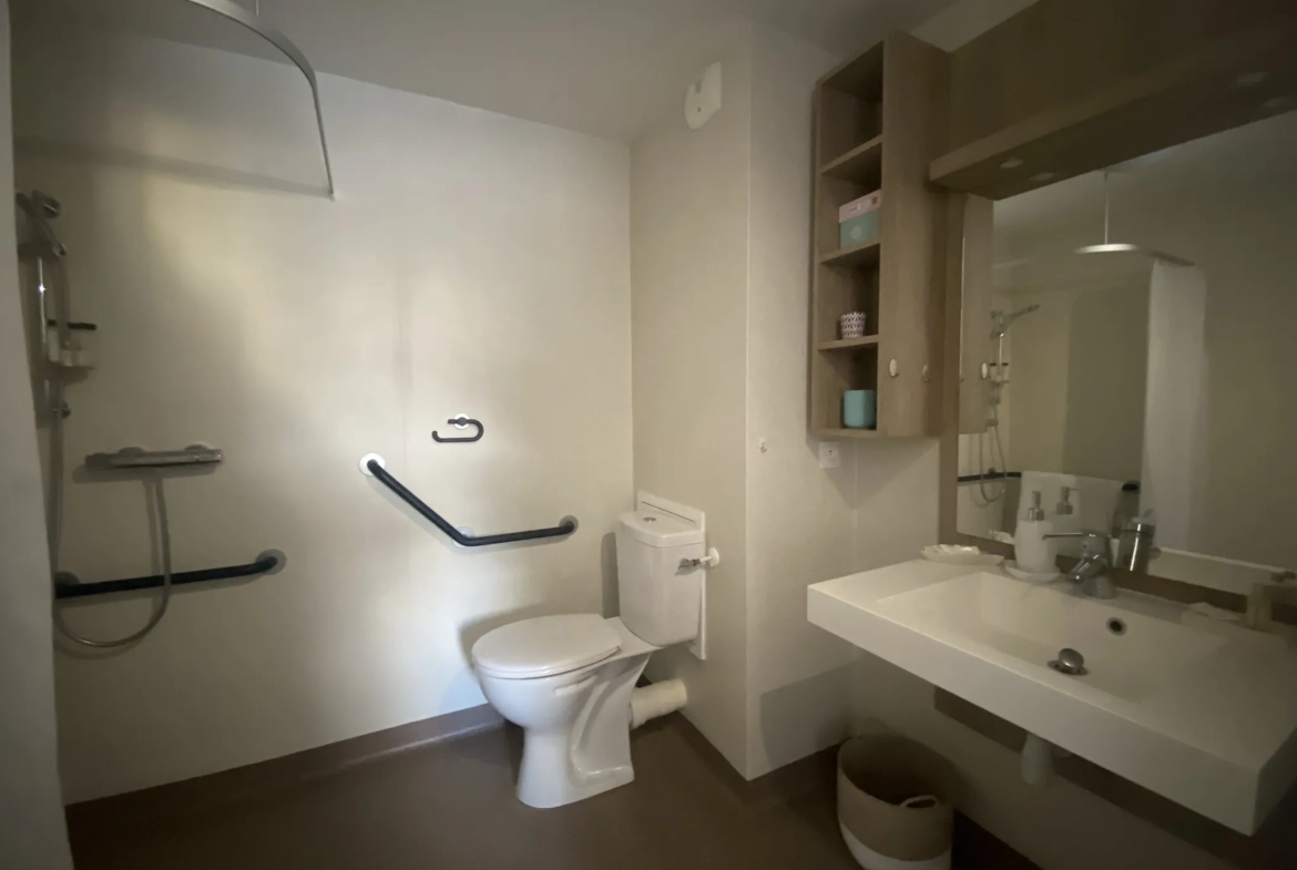Appartement T2 à Caen avec balcon et parking — Résidence pour seniors 
