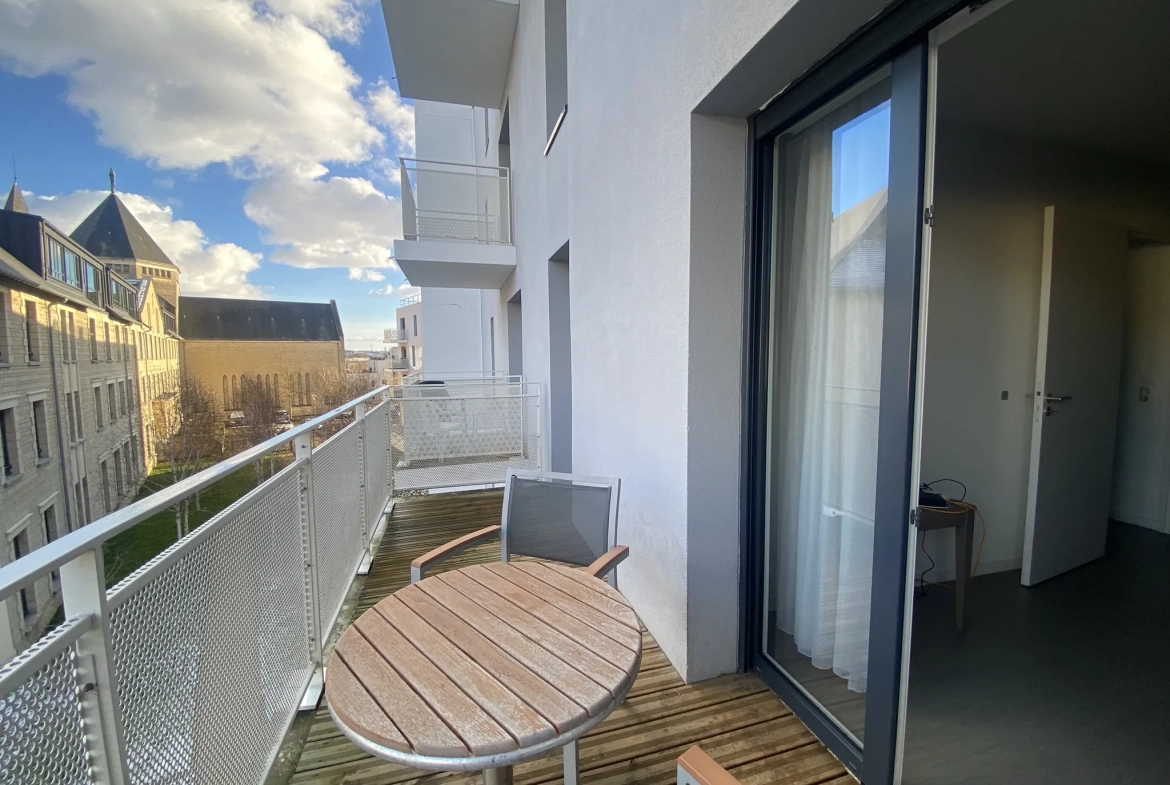 Appartement T2 à Caen avec balcon et parking — Résidence pour seniors 
