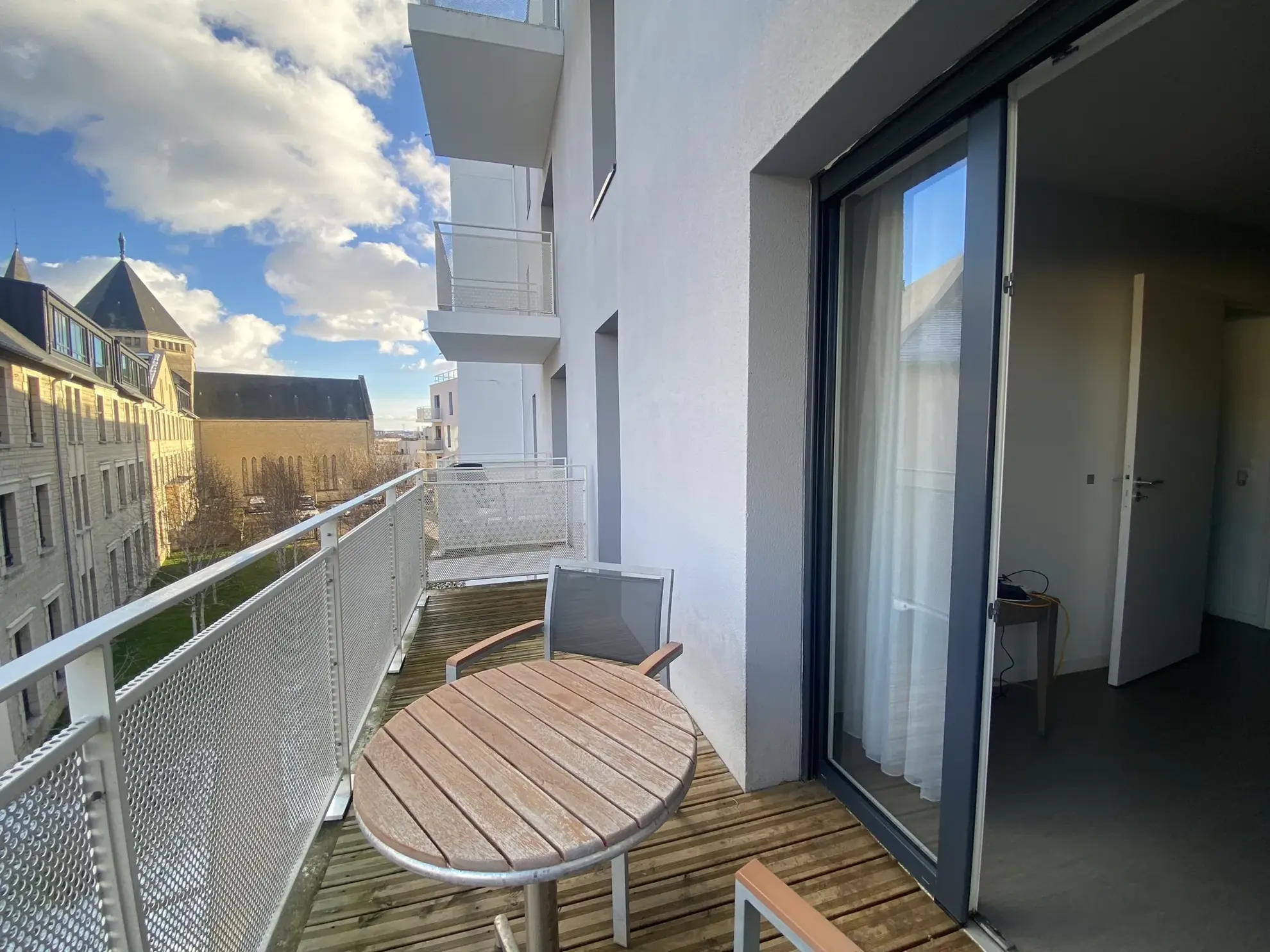 Appartement T2 à Caen avec balcon et parking — Résidence pour seniors 