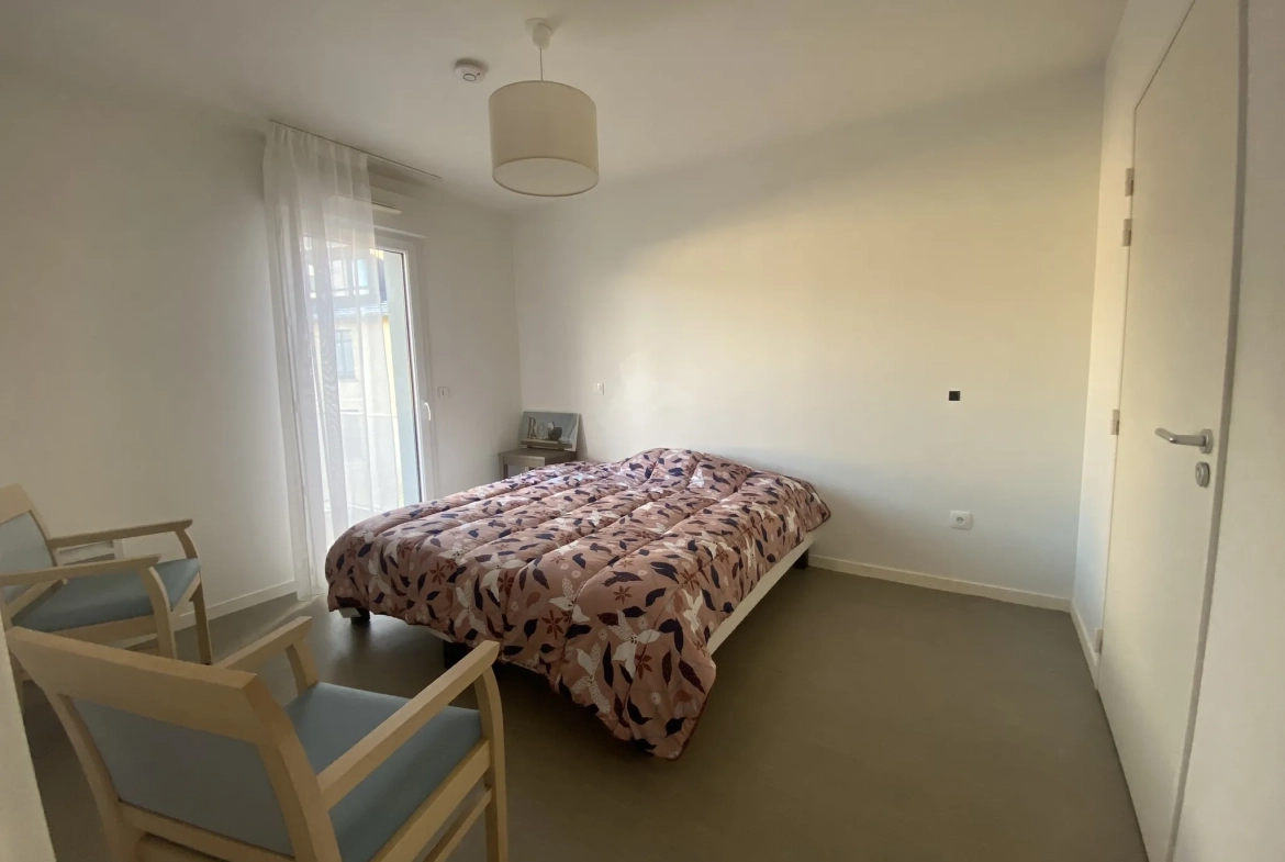 Appartement T2 à Caen avec balcon et parking — Résidence pour seniors 