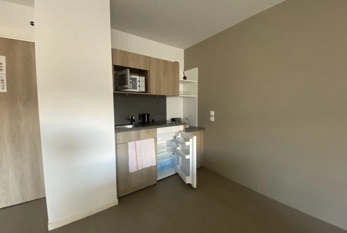 Appartement T2 à Caen avec balcon et parking — Résidence pour seniors 