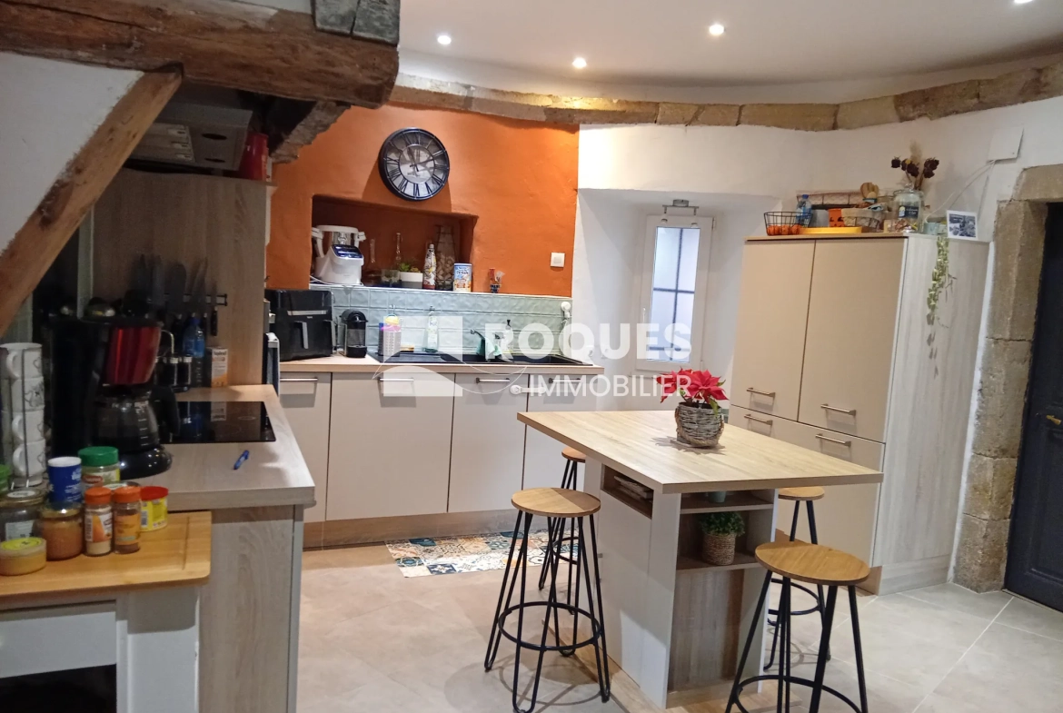 Maison familiale proche de Millau avec terrasse et grand garage 