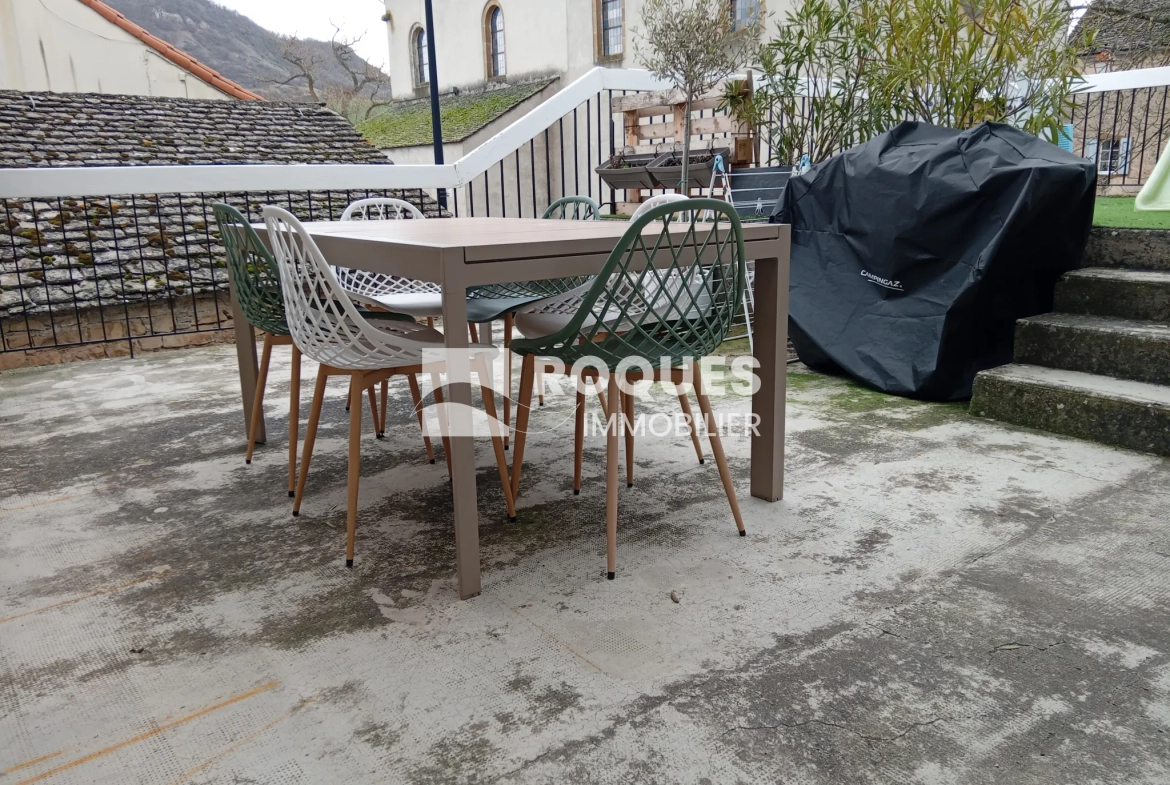 Maison familiale proche de Millau avec terrasse et grand garage 