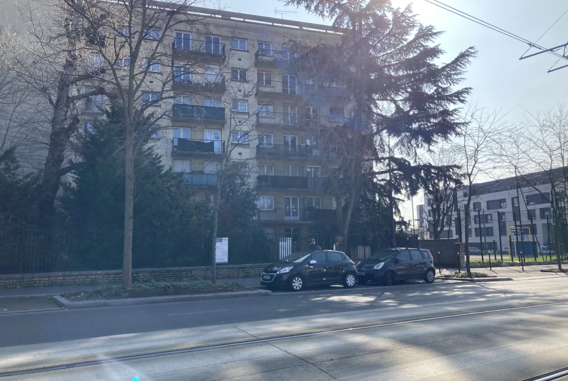 Appartement 2 pièces lumineux avec balcon, cave et parking à Pierrefitte-sur-Seine 